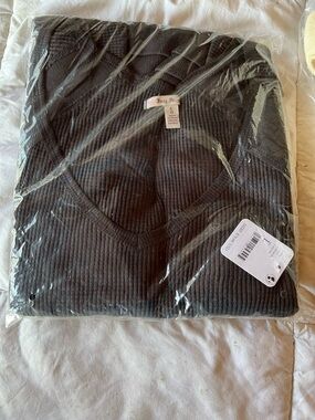 Free People Ribbed V-Neck Sweater Top in Charcoal New in Bag.